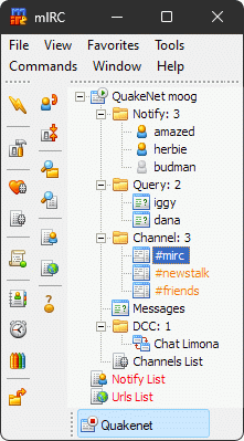 Il pannello mIRC con server QuakeNet, conversazioni private, canali e contatti