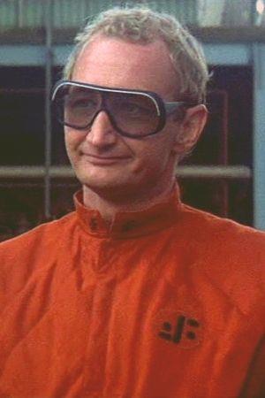 Robert Englund nei panni di Willie. © Warner Bros. Television, via SciFi-Universe.