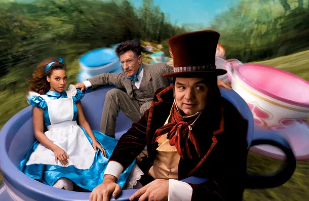 Beyoncé è Alice, con Lyle Lovett e Oliver Platt nel Paese delle Meraviglie, 2007. Fotografia: Annie Leibovitz / Disney Parks.