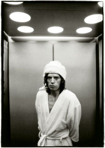 Mick Jagger, Buffalo, New York, 1975. Fotografia di Annie Leibovitz: il mondo del rock visto da vicino.