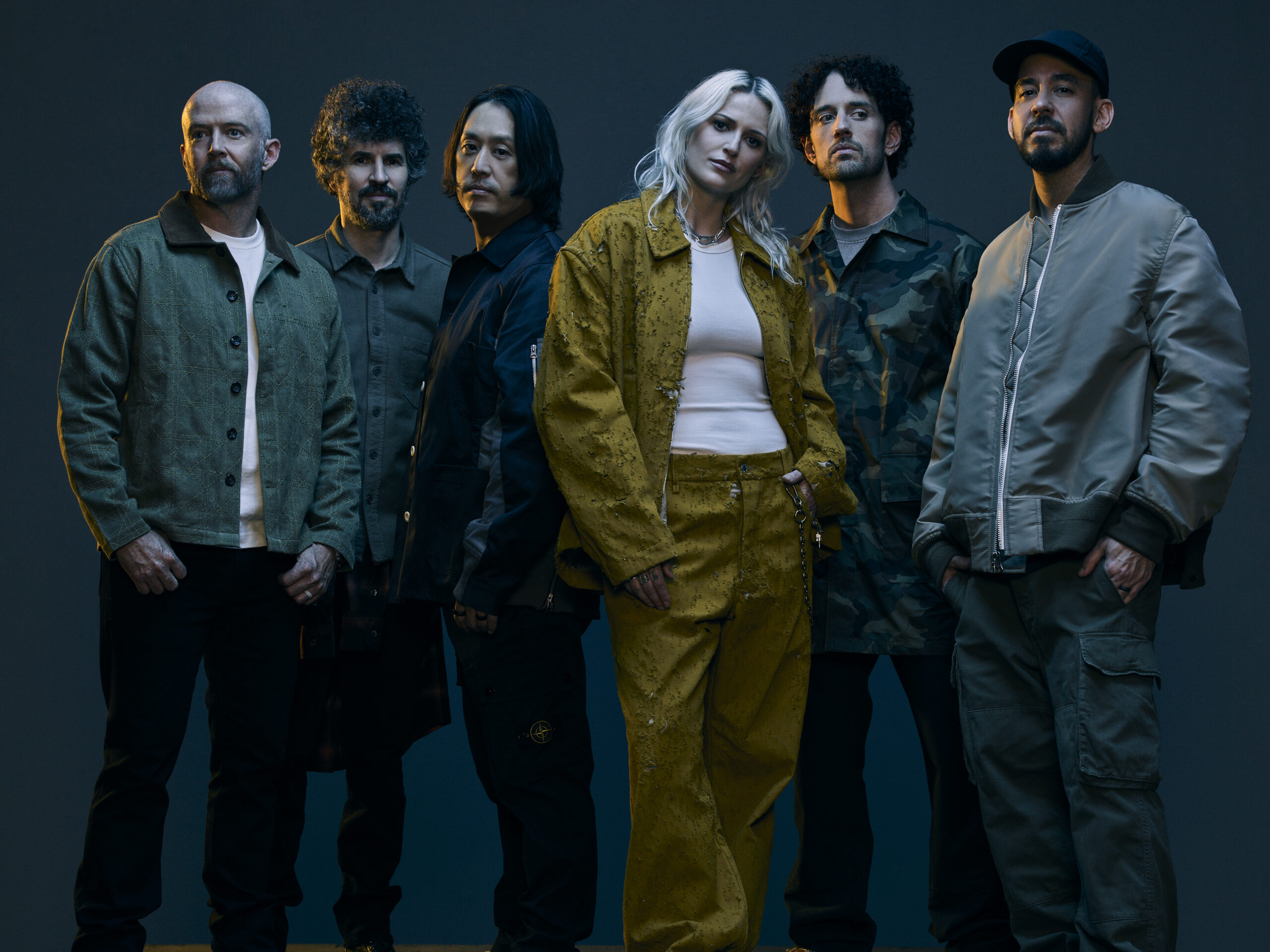 La formazione dei Linkin Park con Emily Armstrong e Colin Brittain