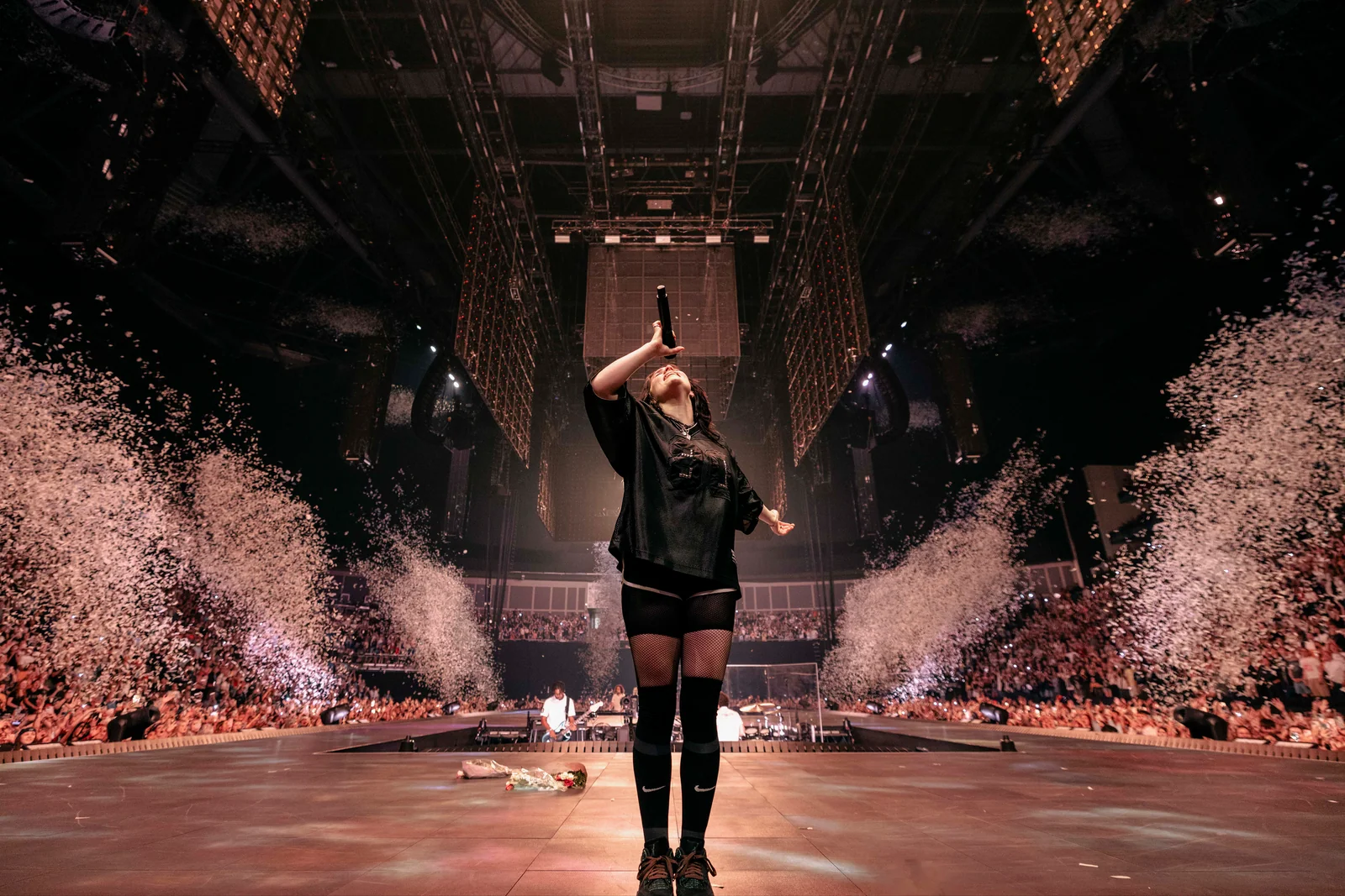 Billie Eilish dal vivo: fotografia dal report ufficiale del tour.