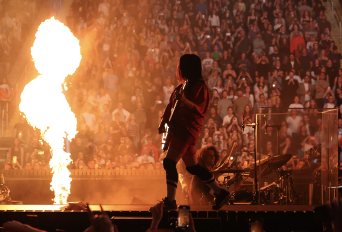 Billie Eilish durante la serata inaugurale di HIT ME HARD AND SOFT: THE TOUR.