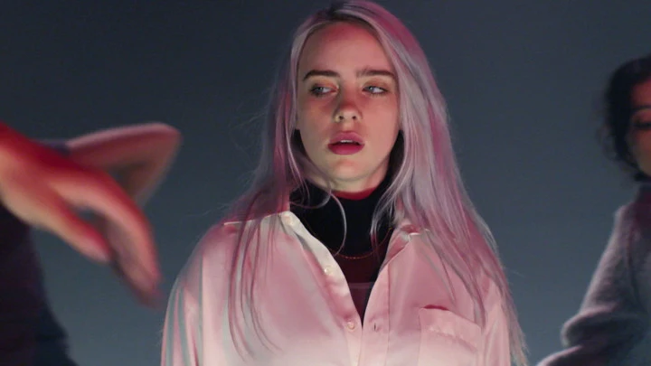 Ocean Eyes — immagine dal videoclip ufficiale.