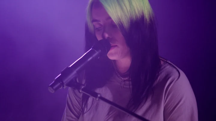My Future: Billie Eilish in una performance ufficiale. Archivio video Universal Music.