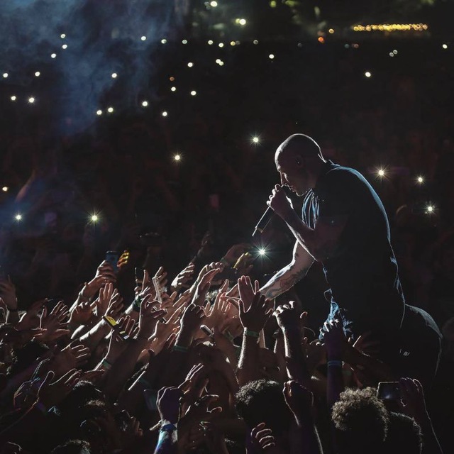 Chester Bennington durante il tour One More Light