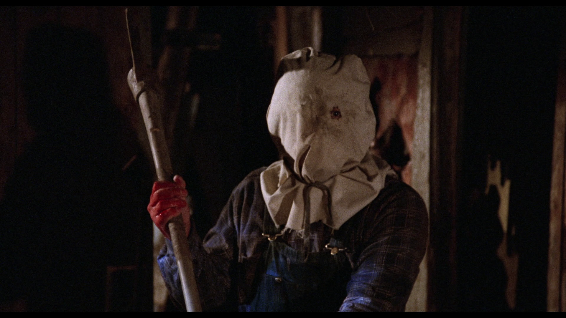 Prima dell’hockey: Jason con il sacco di tela in Friday the 13th Part 2 (1981).