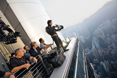 Nolan sul set di The Dark Knight (2008). Foto di lavorazione, via Directors Guild of America.