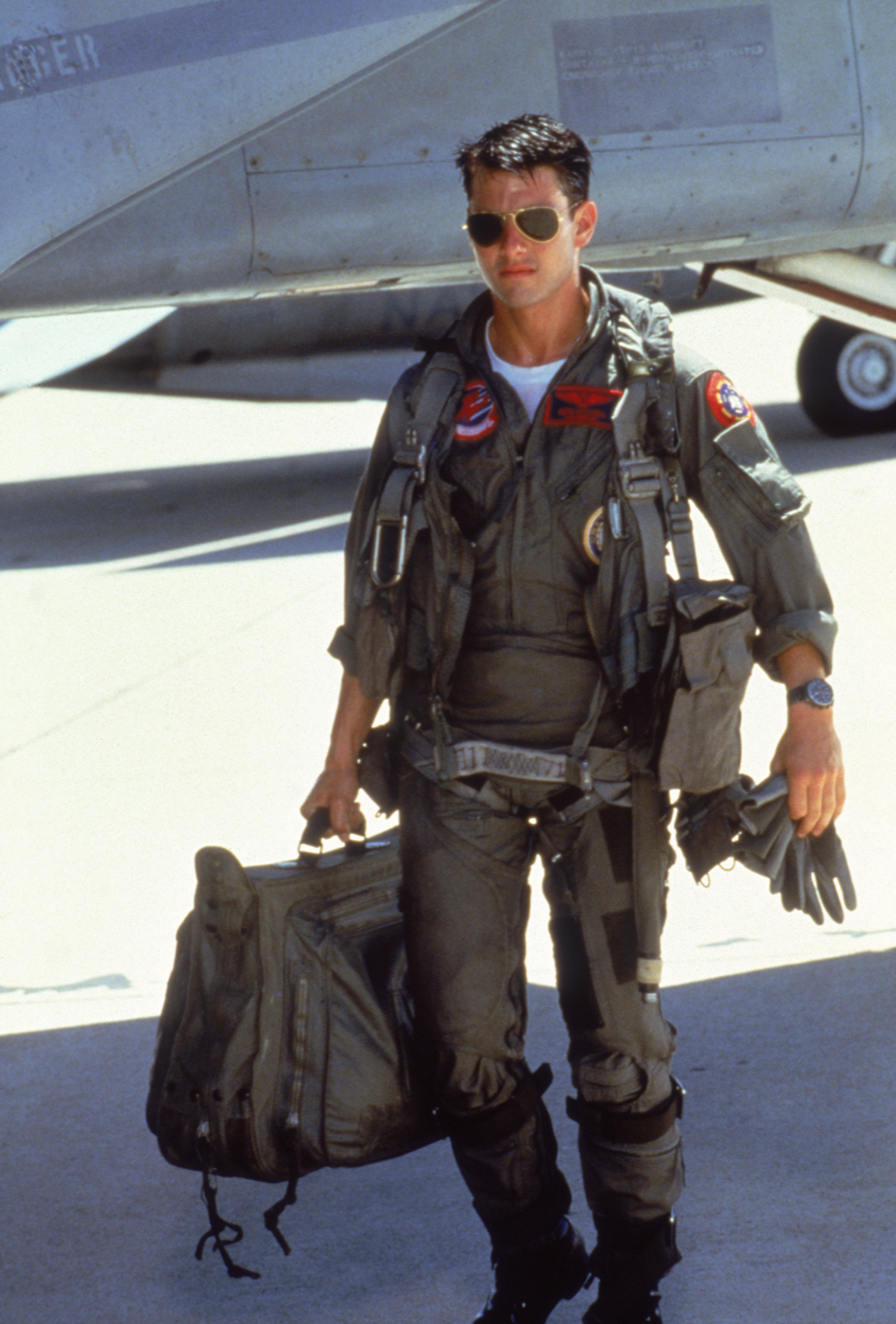 Tom Cruise nei panni di Maverick in Top Gun (1986), con gli Aviator. Fotogramma ufficiale: © Paramount Pictures.