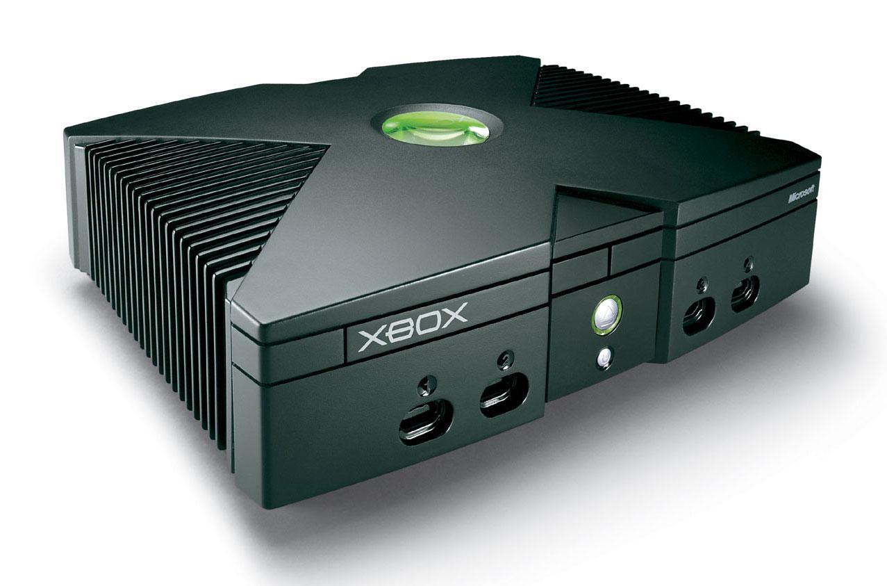 La prima Xbox: la grande X, il disco fisso integrato e quattro porte controller. Fotografia del modello originale.
